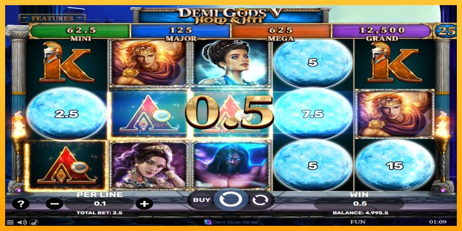 Demi Gods V Hold & Hit игрална машина за пари, снимка 3