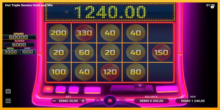 Hot Triple Sevens Hold & Win игрална машина за пари, снимка 4